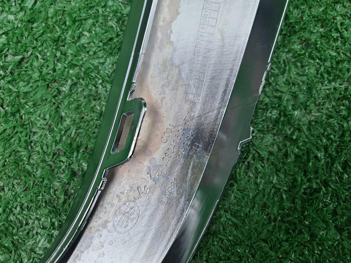 Молдинг заднего бампера правый Hongqi HS3 (23-нв)