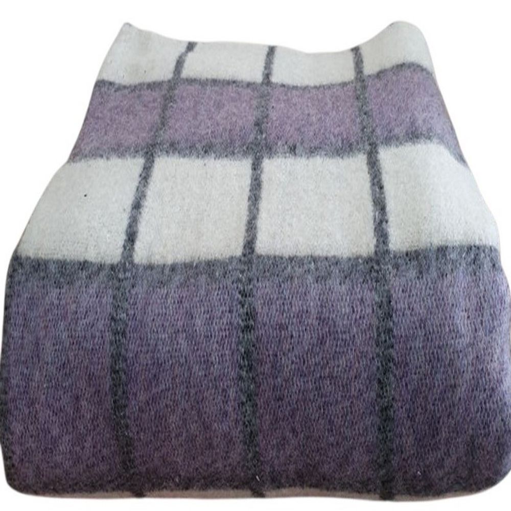 Одеяло полушерстяное "ВЛ. БЕЛО-СЕРО-СИРЕНЕВАЯ КЛЕТКА" 50% шерсти, плотность 400 г/м2, Россия. Одеяло полушерстяное "ВЛ. БЕЛО-СЕРО-СИРЕНЕВАЯ КЛЕТКА" 50% шерсти, плотность 400 г/м2, Россия.