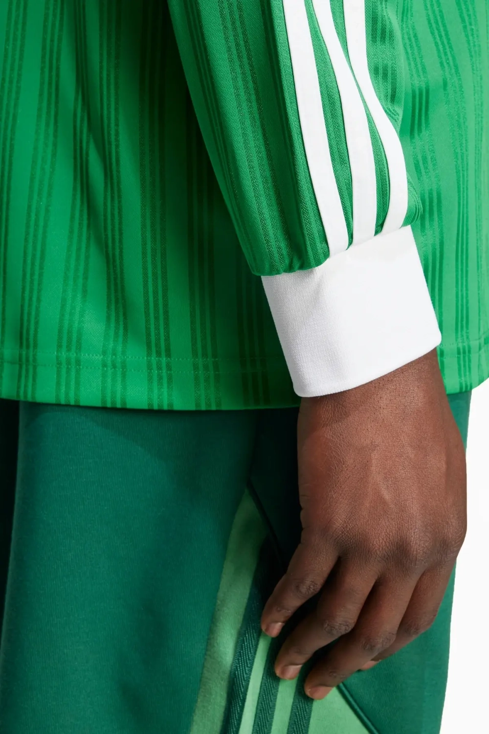 Футболка adidas Adicolor Piqué Football LS - зеленый