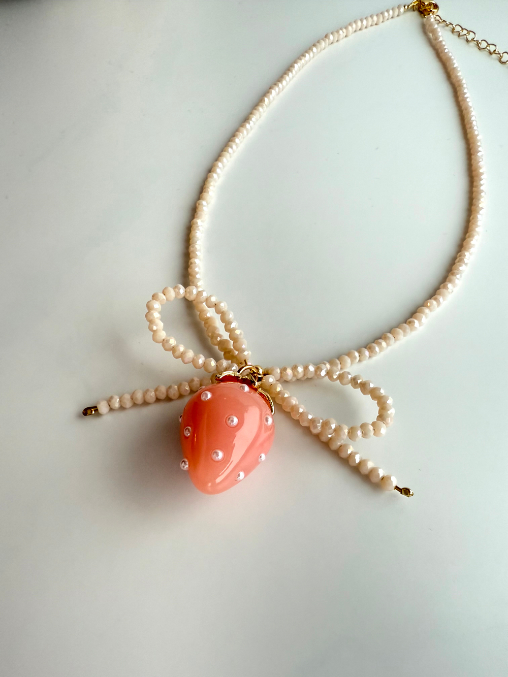 Чокер «Клубничная нежность»