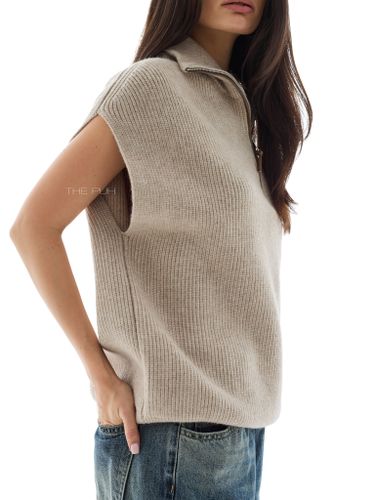 Бежевый вязаный жилет на молнии