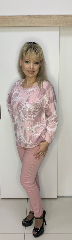 Розовые джинсы