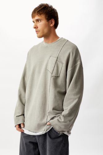 Светло-серый лонгслив с карманом 12G