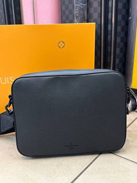 Сумка-мессенджер Louis Vuitton