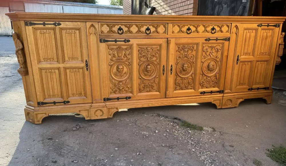 Старинный дрессуар