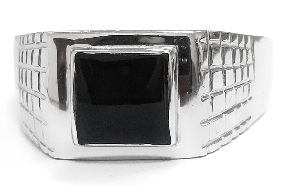 Ювелирное кольцо из серебра 925 пробы,вставка оникс,размер 23.5