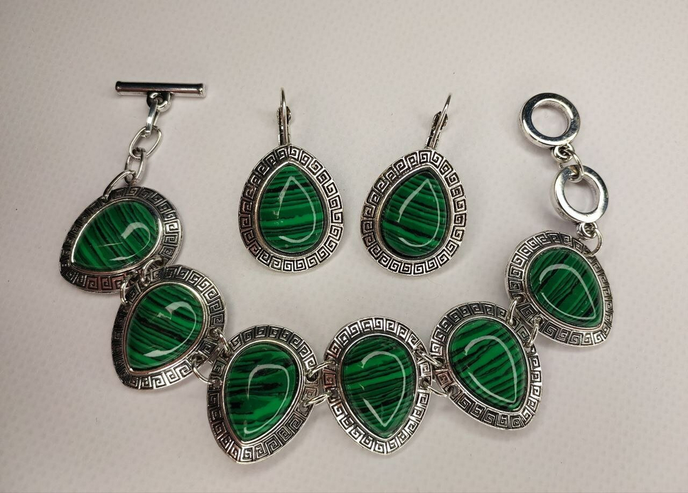 Комплект бижутерии. Подвеска, серьги, браслет с малахитовыми вставками "Малахит" Форма "Капля""