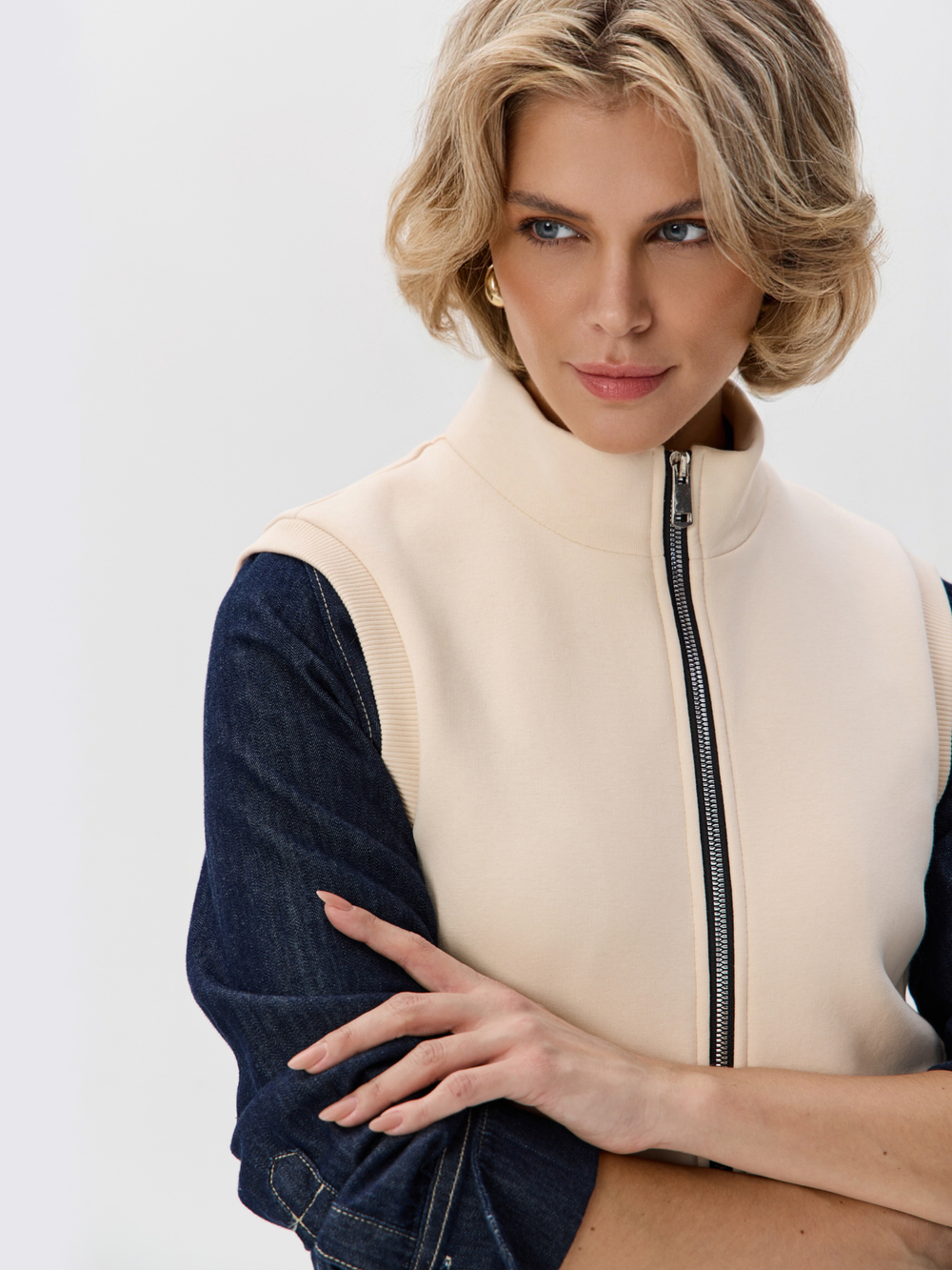 Жилет с начесом на молнии