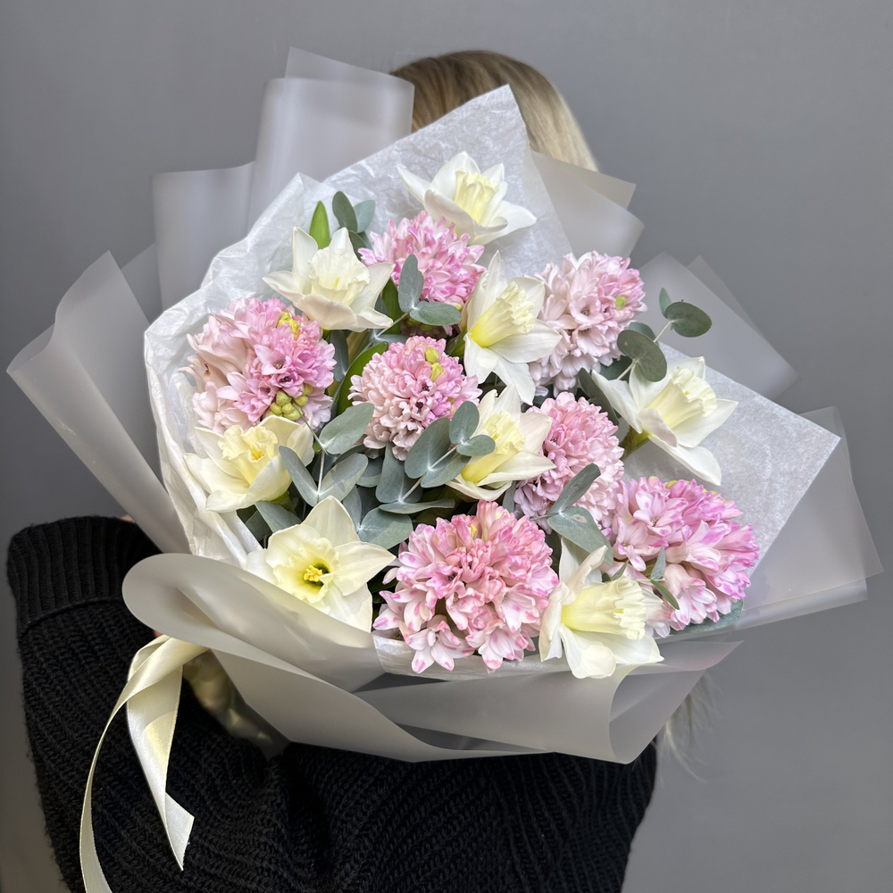 Букет "Баттерфляй" (нарциссы,гиацинты,эвкалипт)