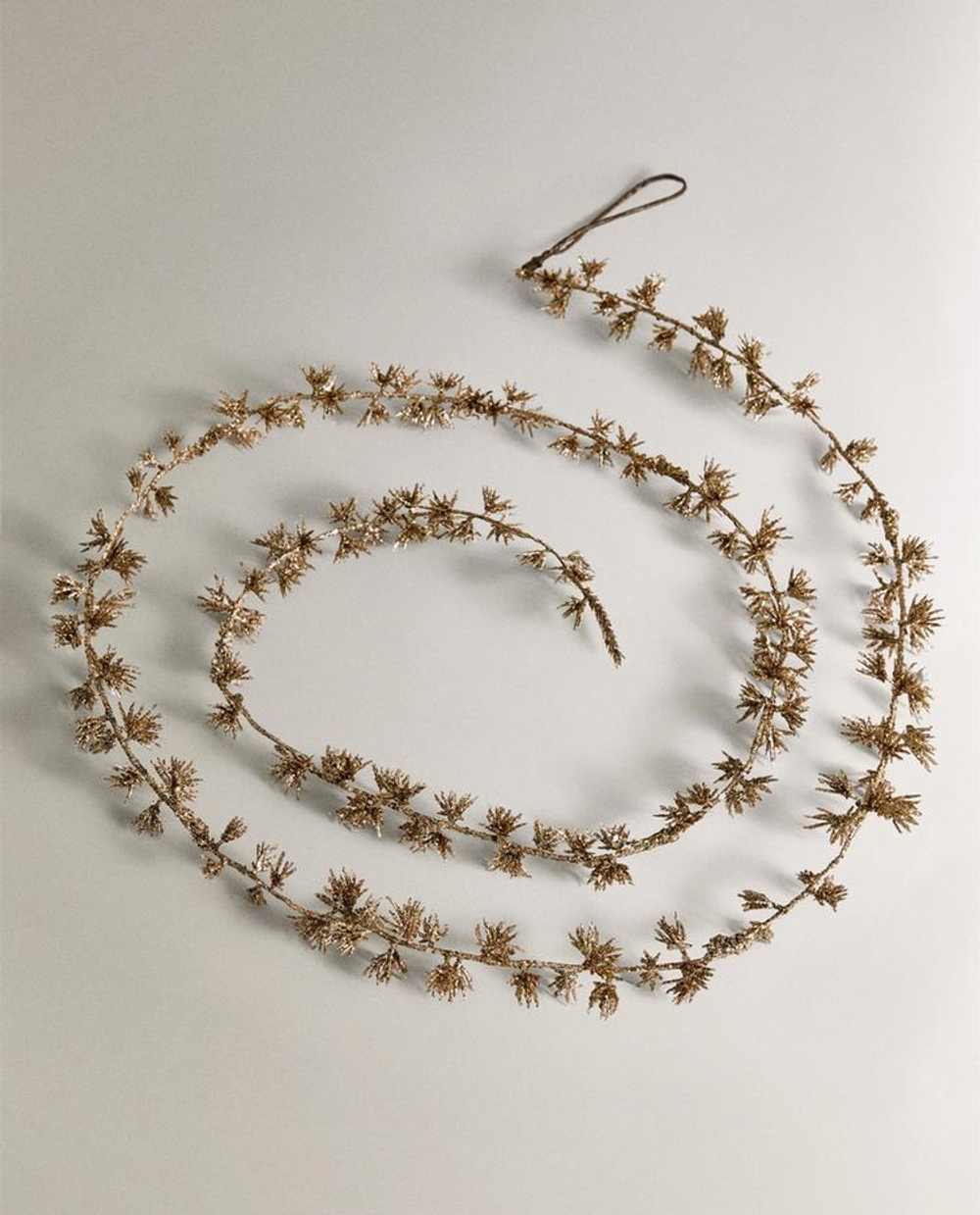 ZARA HOME НОВОГОДНЯЯ БЛЕСТЯЩАЯ ГИРЛЯНДА С ДЕТАЛЯМИ «ЛИСТЬЯ», ЗОЛОТИСТЫЙ