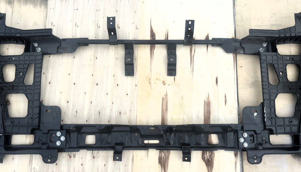 Каркас бампера SHACMAN X5000 тягач в сборе DZ97189623020