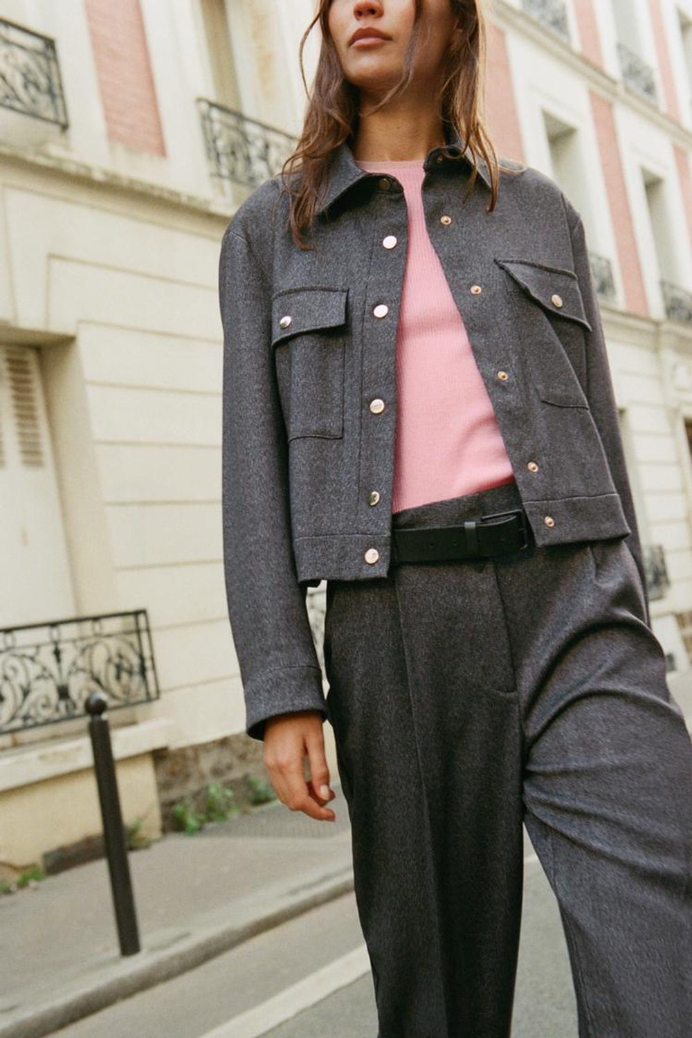 ZARA КУРТКА В ЕЛОЧКУ С КАРМАНАМИ, СЕРЫЙ