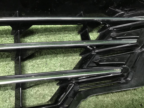 Решетка перед бампера VW Touareg 2 NF 14-18 R-Line