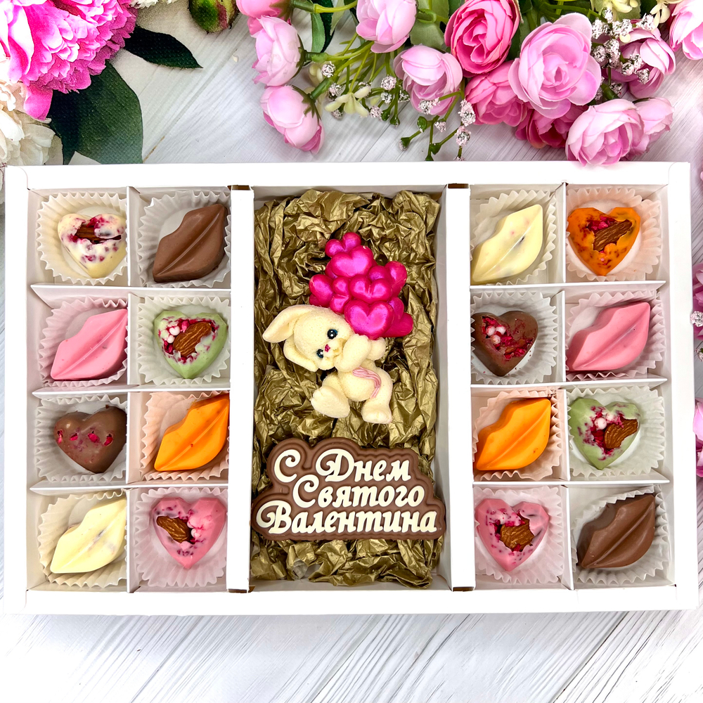 Шоколадный набор: "С Днем Святого Валентина. Зайчик с шариками": шоколадка-надпись и 16 конфет ручной работы