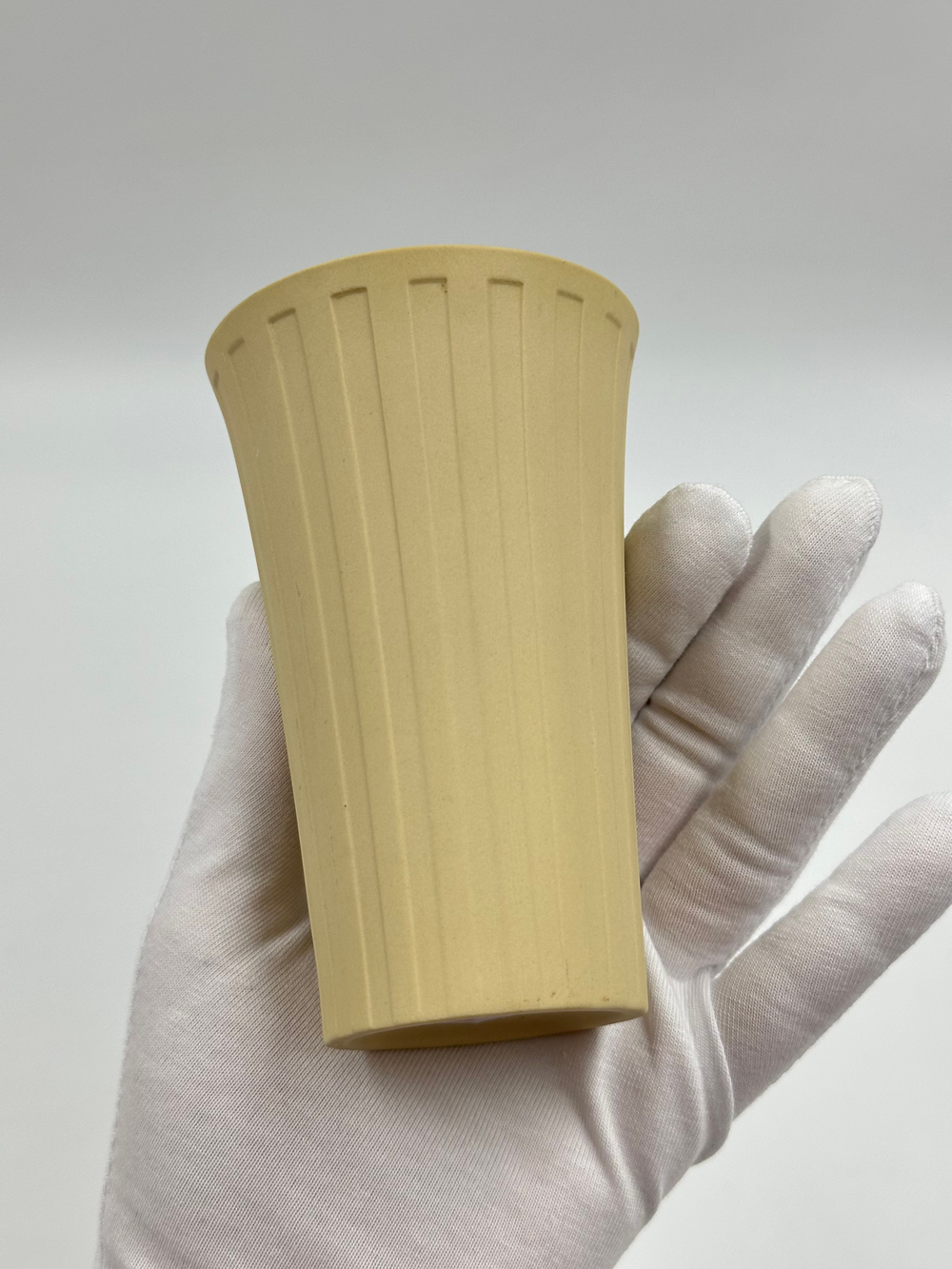 Ваза жёлтая Wedgwood