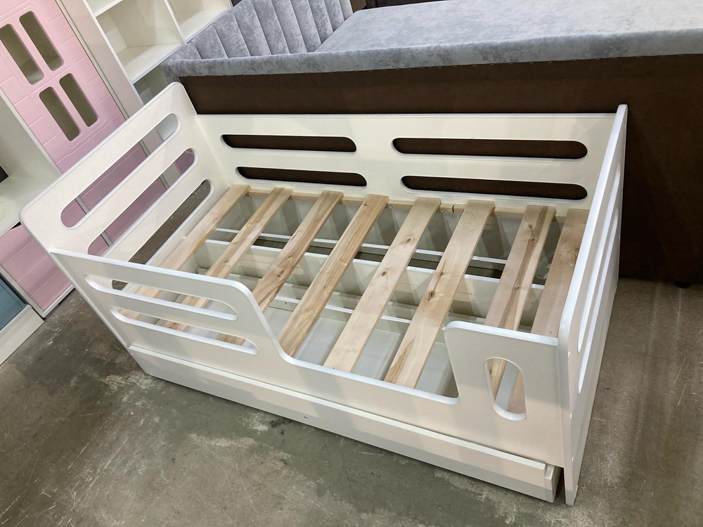 Кровать с ящиком Манеж ЛДСП белый/белый (ладе) 800*1600