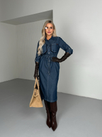 Платье из облегченной джинсы с поясом на кулиске