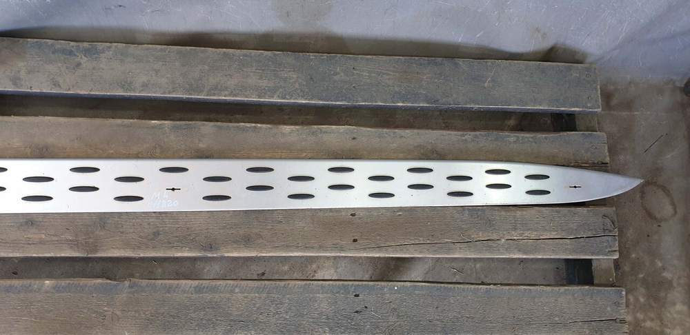 Накладка подножки левой Mercedes GLE (W166) 11-18 Б/У Оригинал A1666980348