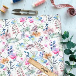 Ткань атлас пастельные цветы на бежевом фоне