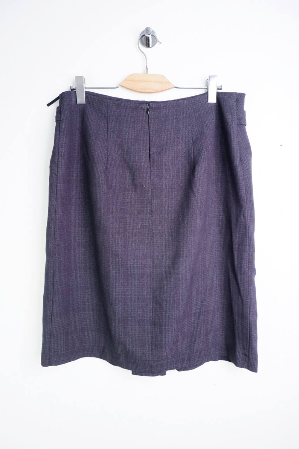 Юбка Olaina сдержанного кроя, визуально на 54 размер