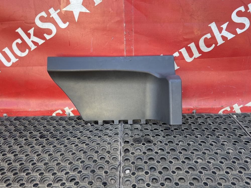 Накладка на подножку левая