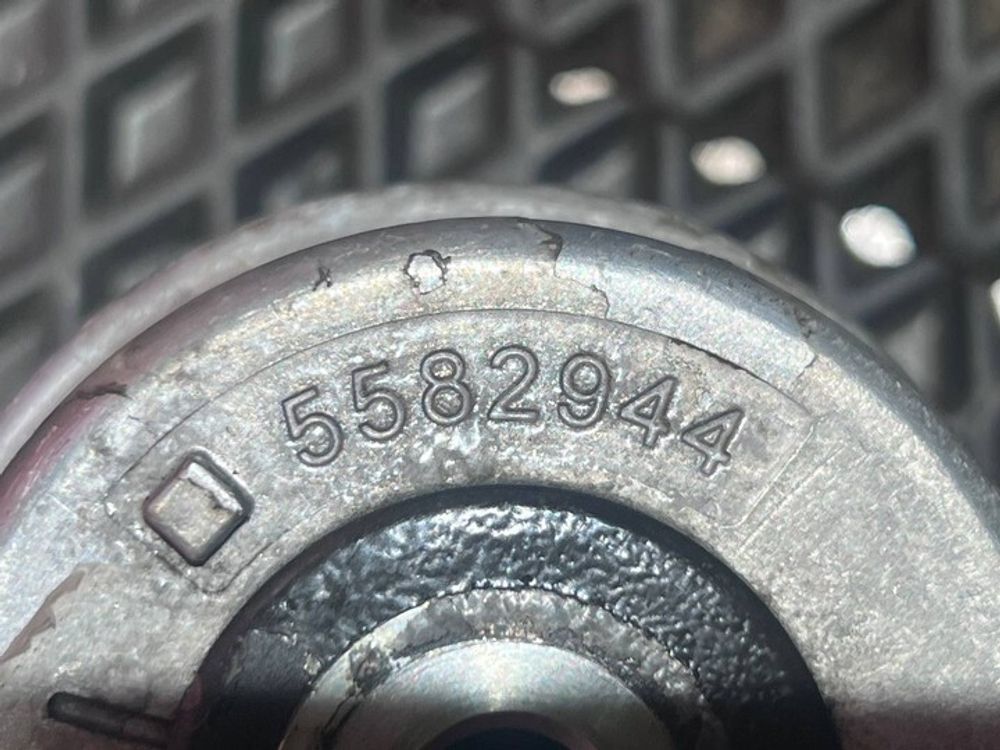 Ролик-натяжитель ремня генератора 2024г