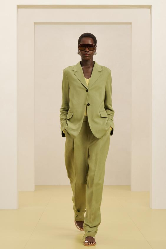 ZARA БРЮКИ СО СРЕДНЕЙ ТАЛИЕЙ С ВЫТАЧКАМИ, ЗЕЛЕНЫЙ