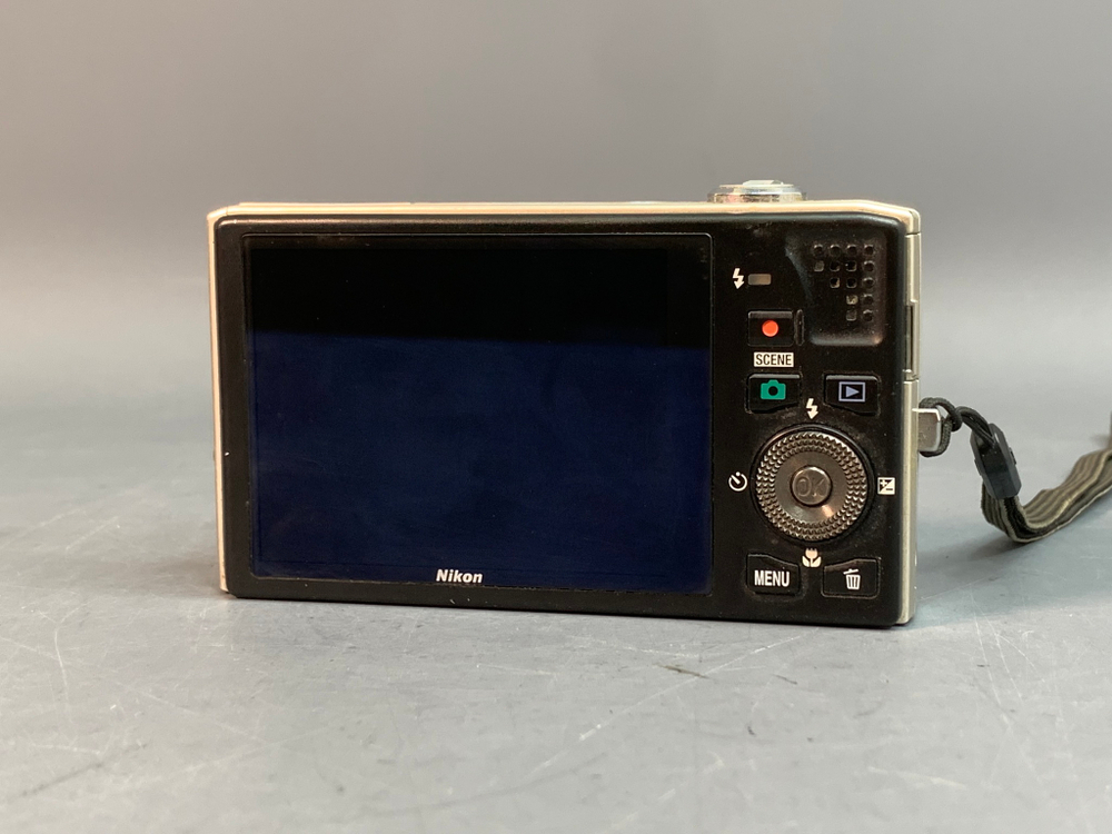 Nikon Coolpix S8000