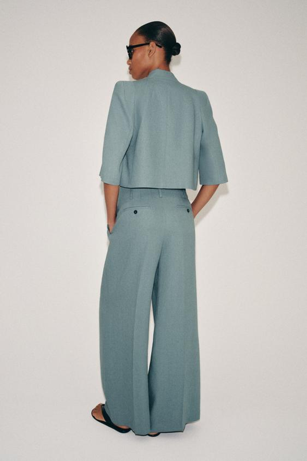 ZARA УКОРОЧЕННЫЙ ЛЬНЯНОЙ БЛЕЙЗЕР — ZW COLLECTION, СЕРО-СИНИЙ