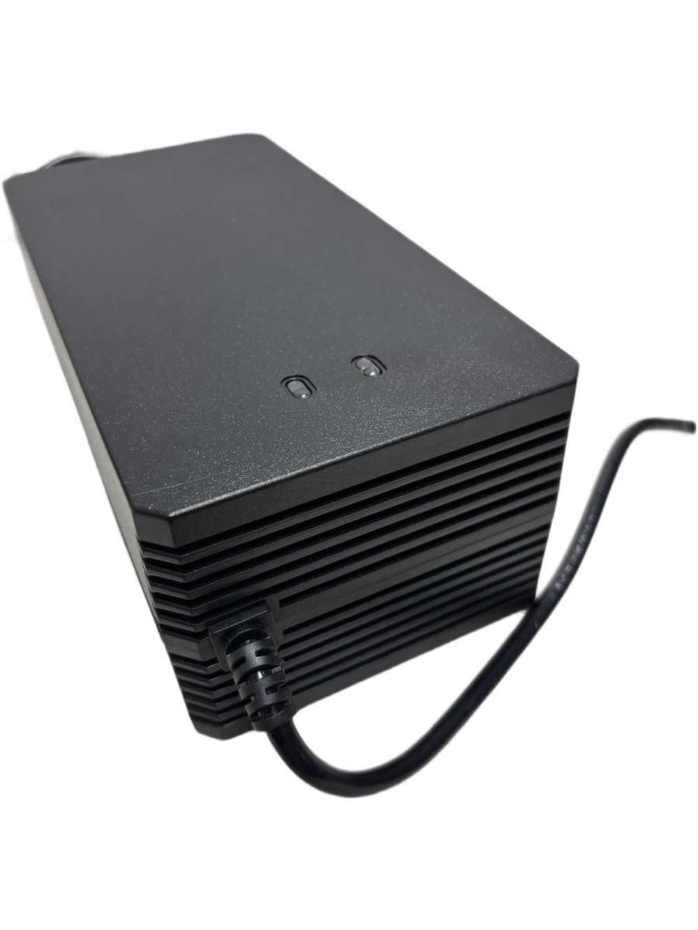 Зарядное устройство 60v (67,2v ) 10A с кулером разъем С13 для электровелосипедов