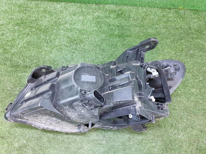 Фара правая Mercedes CLA C117 (2016-2019) LED