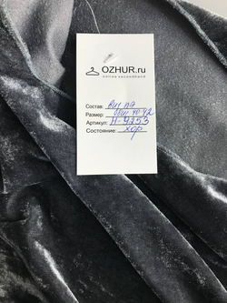 Платье базового цвета для вечернего образа, визуально на 40/42 размер