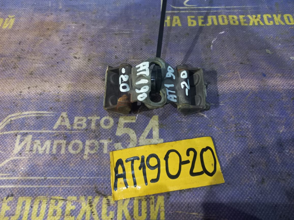 Петля багажника TOYOTA CARINA E 1995