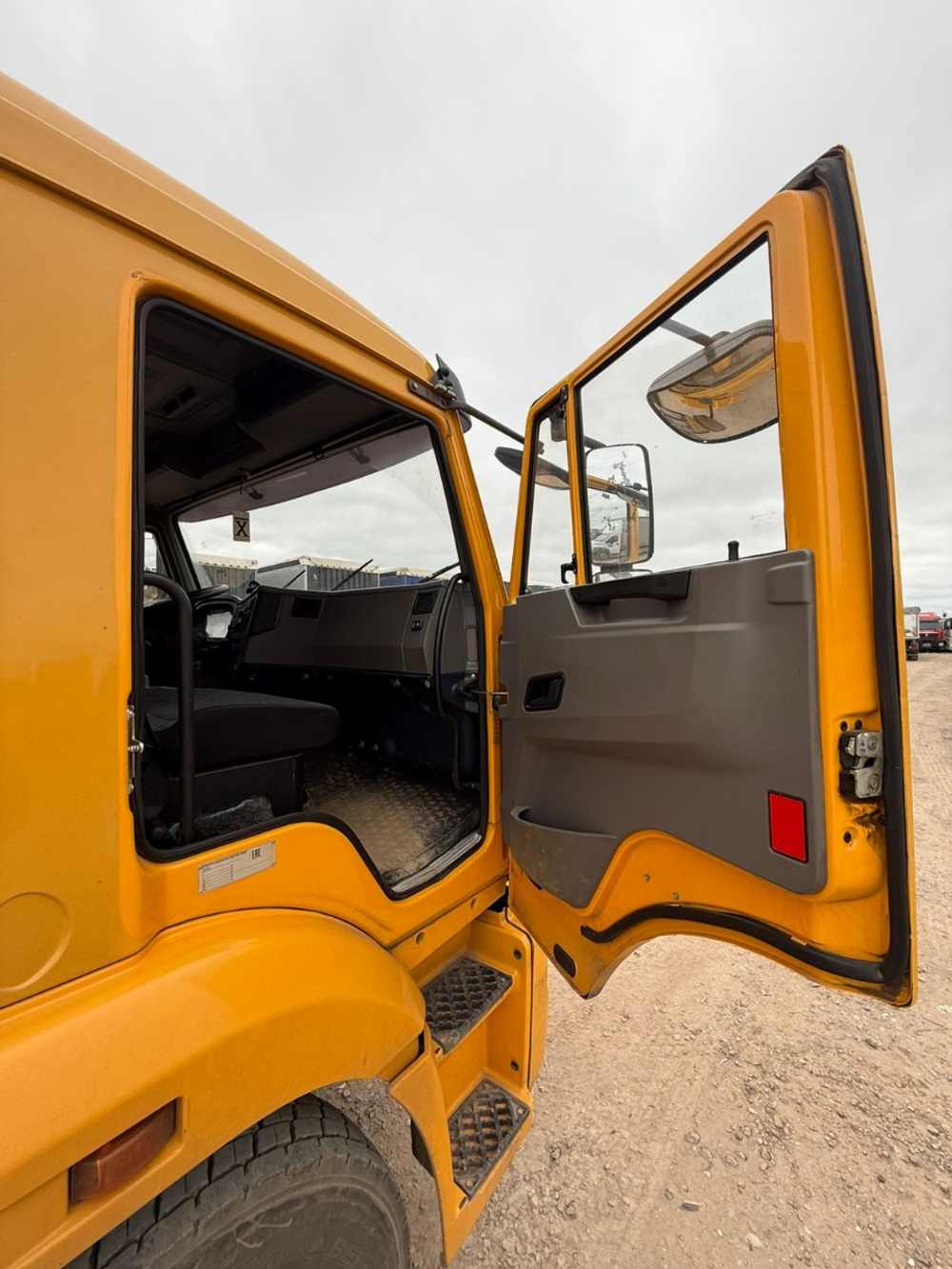 КамАЗ 65116 6x4 Седельный тягач 65116-A5 (Дизельный, 6,7 л, 292 л.с., МТ)