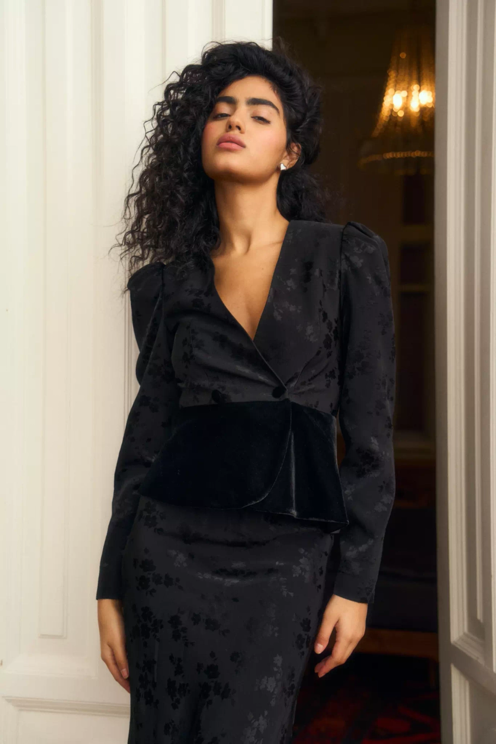 Жаккардовый жакет с бархатной баской