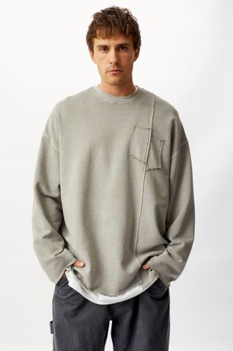 Светло-серый лонгслив с карманом 12G