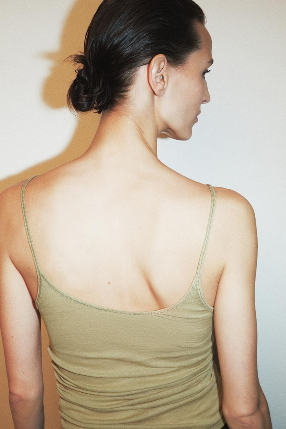 ZARA МАЙКА SUPIMA®, ЦВЕТ ОЛИВКОВОГО МАСЛА