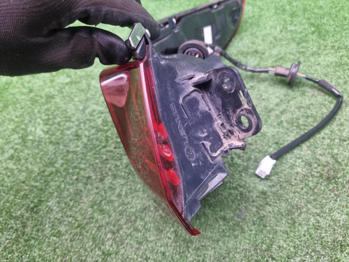 Фонарь левый внешний Lexus ES 7 (2018-2024)