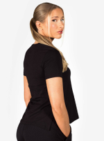 Женская футболка Sporty Tee  (211W004 B)