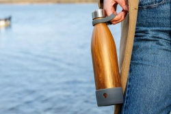 Kitchen Craft - S&#39;well Термобутылка из тикового дерева, 500 мл. / артикул   WWB-TEAK01EU  / GTIN 5057982096434