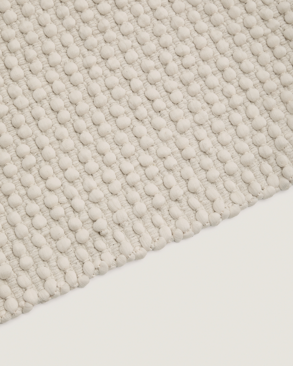 Ковер Mascarell из хлопка и полиэстера белого цвета 70 x 140 см