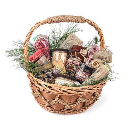 Сладкая подарочная корзина «Много сладкого»