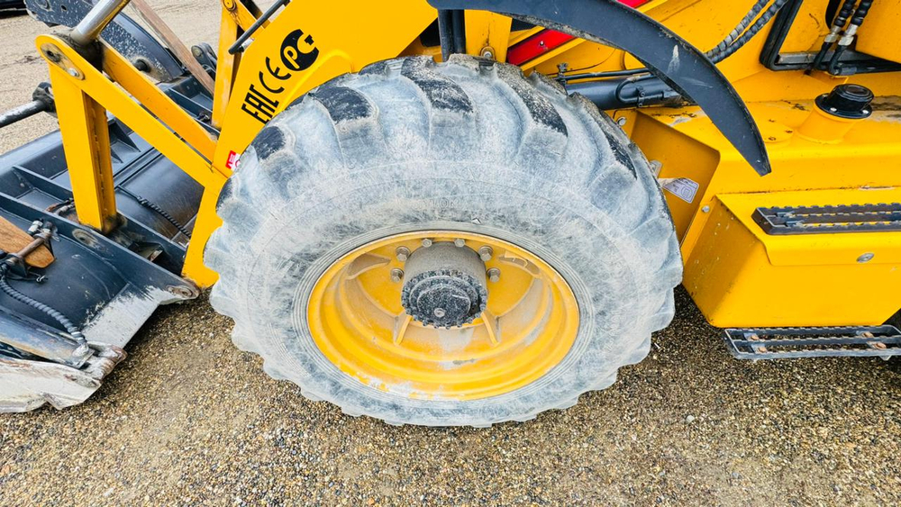 Bull 4SX Экскаватор-погрузчик 4SX-PLUS (Дизельный, 4,6 л, 116 л.с., АТ)