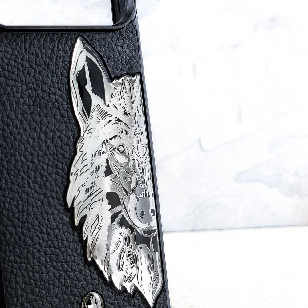 Премиальный чехол iPhone с натуральной кожей волк из металла - Euphoria HM Premium