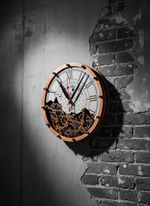 Настенные часы WOODandROOT Automaton Bite 1695 — стимпанк-дизайн и движение шестерёнок на фоне индустриальной стены