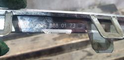 Молдинг решетки радиатора Mercedes C-Class W205 14-18 Б/У Оригинал A2058880173