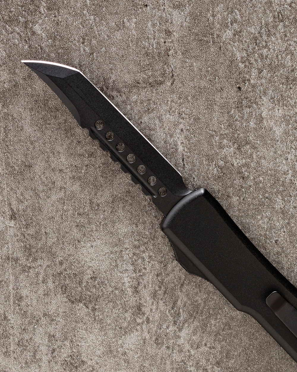 Автоматический складной нож Microtech UTX-70 Hellhound DLC Blade Signature Series 419-1DLCTS (черный-черный) фронталка/выкидуха