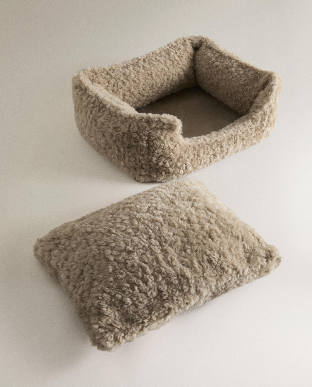 Лежак для животных Zara Home, с искусственным мехом, 18 50 40 см