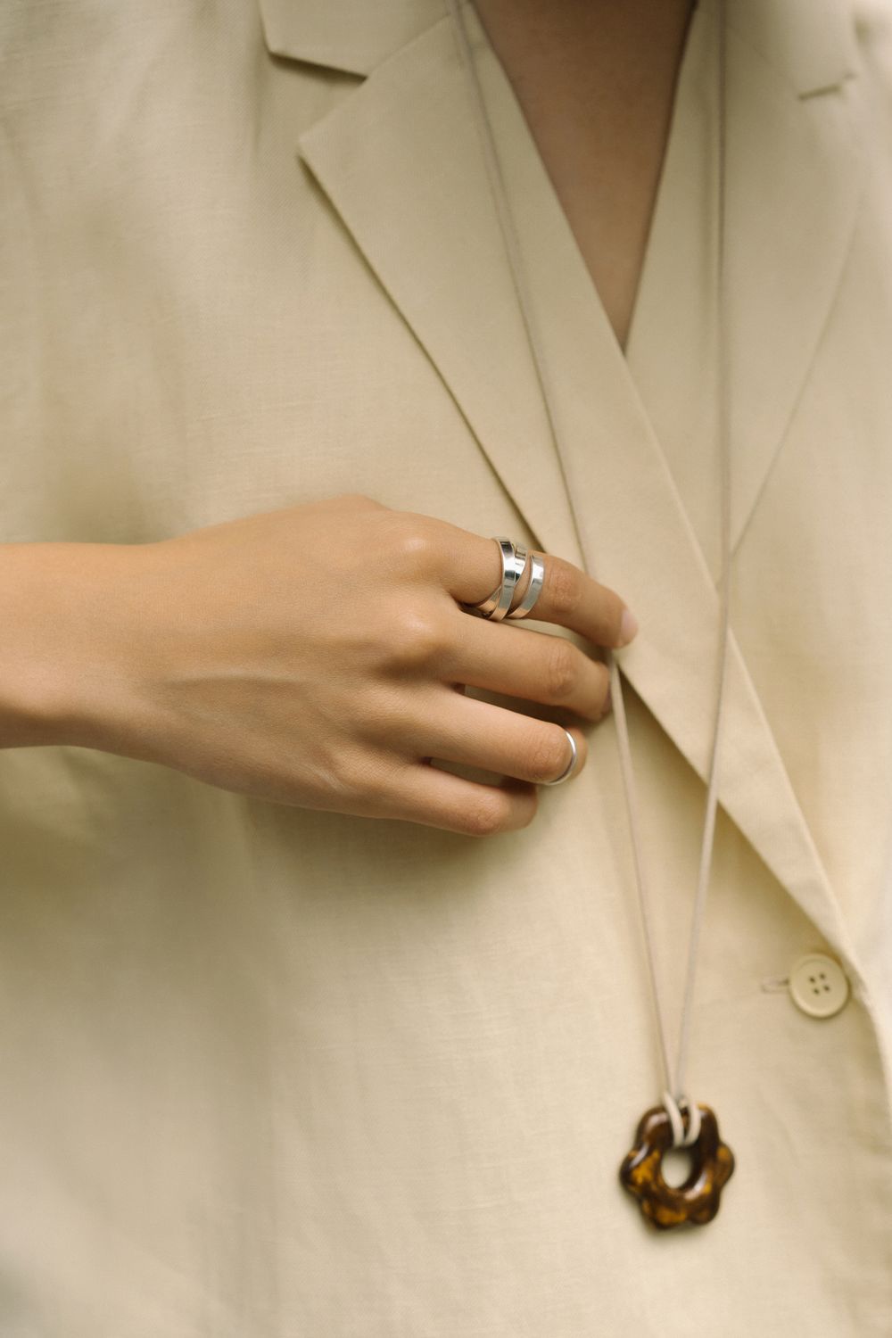 Подвес Цветок maxi на шнурке, коричневый, керамика