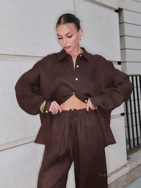 Льняной брючный костюм шоколадного цвета